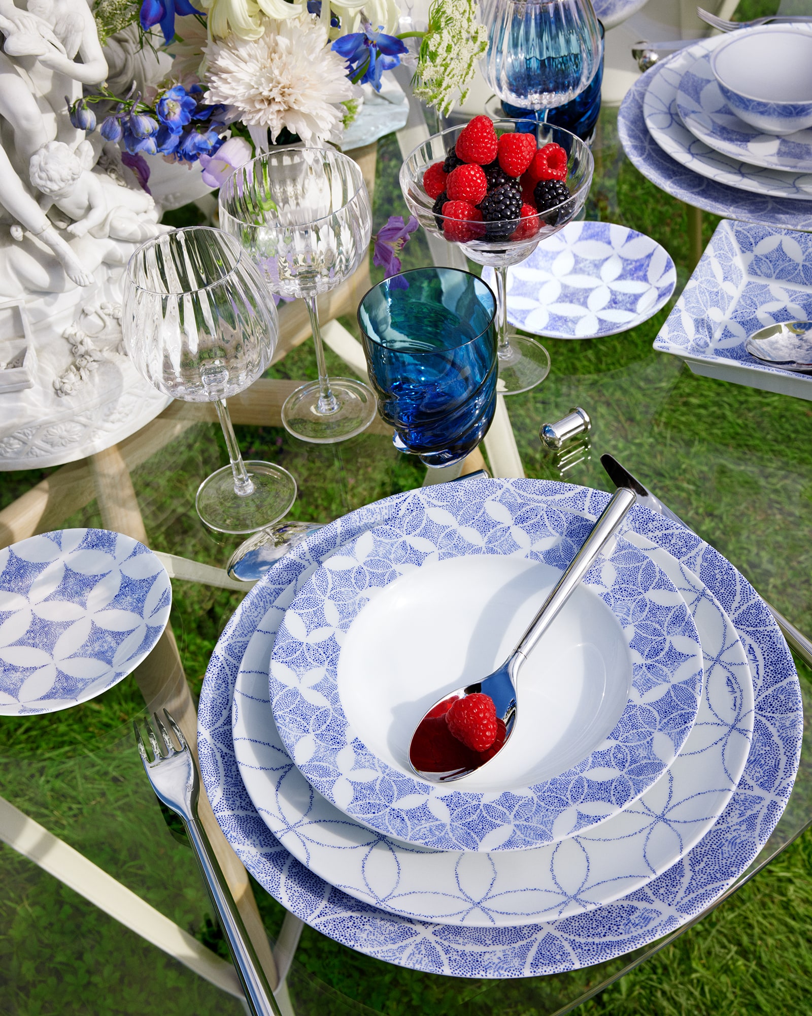 Art of Dining Luxury Tableware | LOUIS VUITTON ®